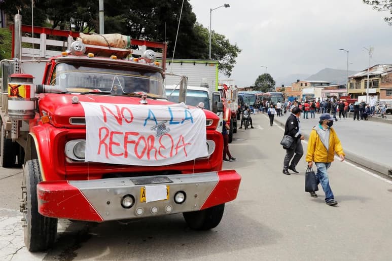 En las últimas horas se ha registrado un aumento en las protestas y bloqueos en diferentes partes de Colombia por la Reforma Tributaria presentada por el presidente Iván Duque y por la violencia policiaca. (Especial)
