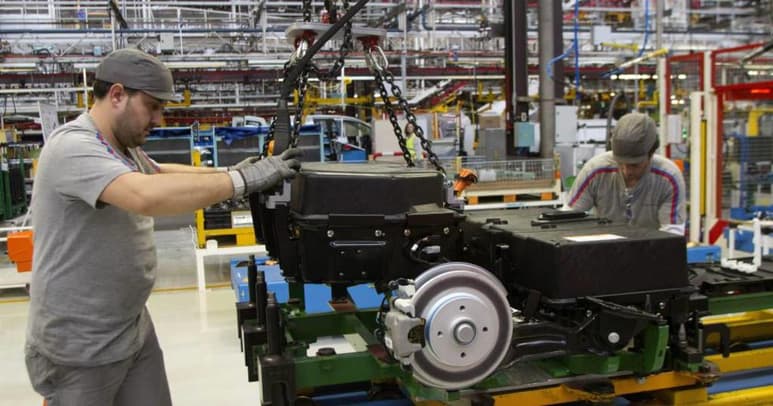 El Indicador IMEF Manufacturero disminuyó en abril 0.7 puntos para ubicarse en 50.3 unidades, con lo cual se mantuvo en zona de expansión (>50) por segundo mes. (ARCHIVO)