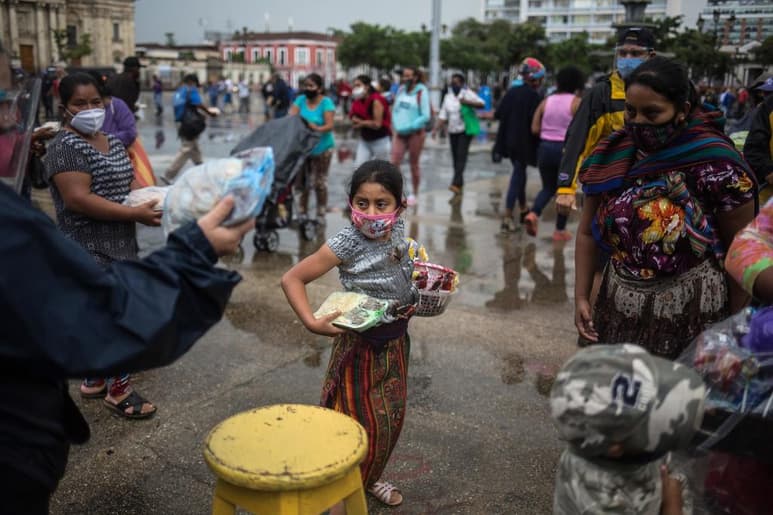 La Organización de las Naciones Unidas para la Alimentación y la Agricultura (FAO) y representantes de otras agencias de la ONU, como UNICEF o el Programa Mundial de Alimentos (PMA), pidieron hoy a los líderes políticos financiación y ayuda urgente para revertir el hambre en el mundo. (ARCHIVO)