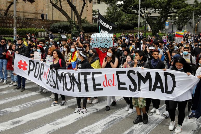 Las protestas contra el Gobierno del presidente colombiano, Iván Duque, dejan en el país al menos 24 muertos en una semana, según informó este miércoles la Defensoría del Pueblo, que reveló que en 11 de los casos la Policía es la presunta responsable de las muertes. (EFE)