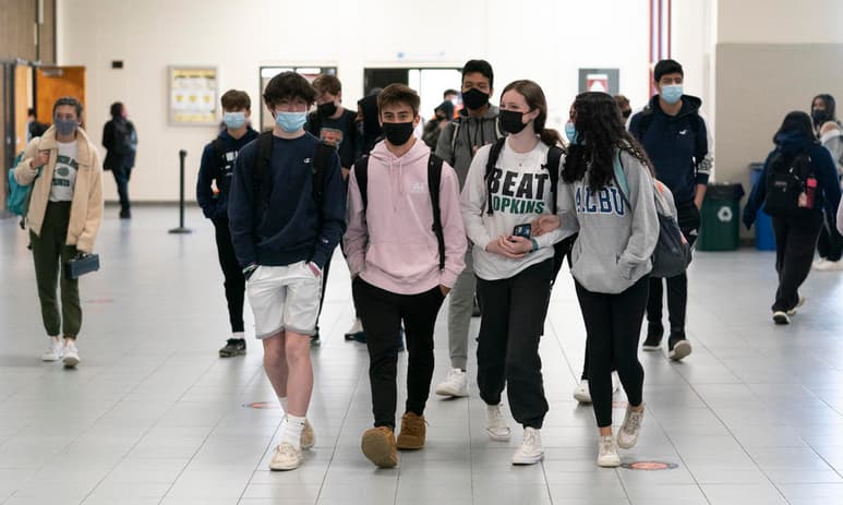 Las escuelas públicas de Nueva York decidieron eliminar del calendario escolar el tradicional festivo del Día de Colón, un movimiento que ha generado una fuerte polémica en la ciudad y que ha desembocado en una suerte de compromiso que sustituirá la celebración por un Día de los Pueblos Indígenas/Día de la Herencia Italiana. (AP)