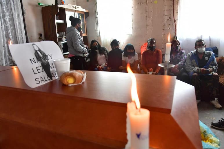 La tarde de este miércoles, familiares y amigos de Nancy Lezama, víctima del colapso de la Línea 12 del Metro, velaron su cuerpo en la casa donde vivía. (EL UNIVERSAL)