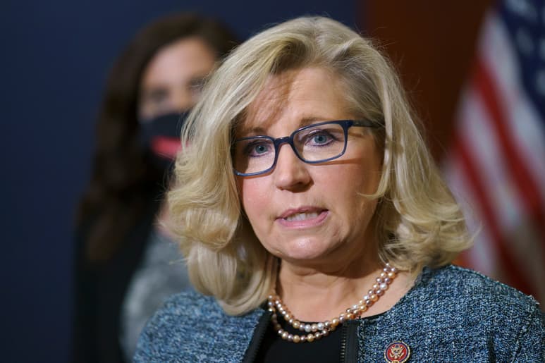 La hija del exvicepresidente Dick Cheney ha agitado las aguas republicanas al refutar las denuncias infundadas de Trump. (ARCHIVO) 