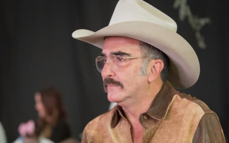 Vicente Fernández Jr. estaría atravesando un momento difícil, pues aseguran que el cantante se encuentra en rehabilitación. (ESPECIAL)