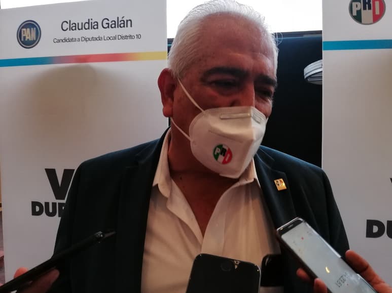 El dirigente estatal del PRI en Durango, Rubén Escajeda, pide a las autoridades electorales hacer su trabajo tras el descubrimiento de un camión cargado con despensas.