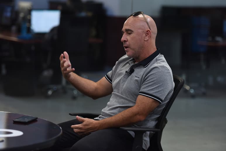 Rodrigo Ruiz estuvo ayer en la emisión del viernes de 'El Siglo en Línea', donde habló de su trayectoria con Santos Laguna y su puesto como director técnico del Irritilas FC. (JESÚS GALINDO)