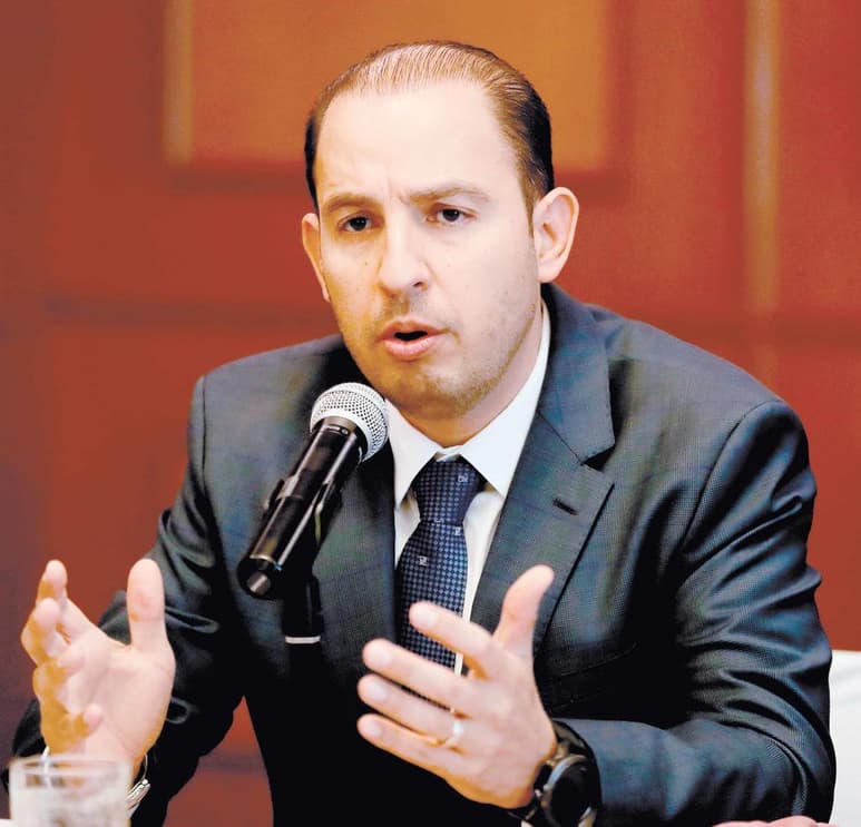 Marko Cortés, dirigente nacional del Partido Acción Nacional (PAN), acusó que el gobierno federal 'no tasa igual a todos', pues señaló que a sus adversarios, como el gobernador de Tamaulipas, Francisco García Cabeza de Vaca, les avienta todo el peso de la ley, y a sus amigos los protege, como es el caso, señaló, del accidente de la Línea 12 del metro de la Ciudad de México.
(ARCHIVO)