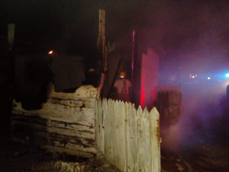 Hasta el momento se ignora cómo inició el fuego en la vivienda; no se reportaron personas lesionadas o intoxicadas, solo daños. (EL SIGLO DE TORREÓN)