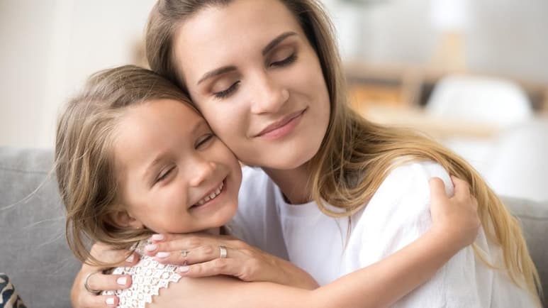 Sin necesidad de llegar a los extremos, la vida saludable de mamá puede mejorar siguiendo ciertos hábitos de alimentación, actividad física y mentales (ESPECIAL)