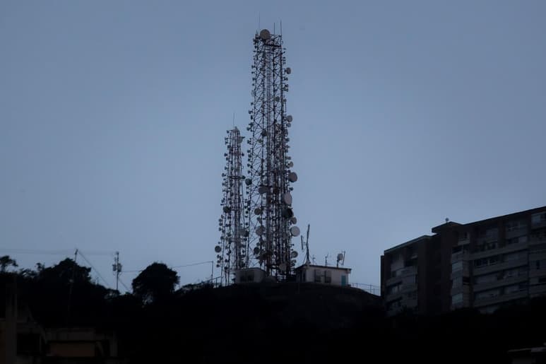 La contracción se debe a un mayor impacto en las comunicaciones móviles por el confinamiento, explican analistas. (AGENCIAS)