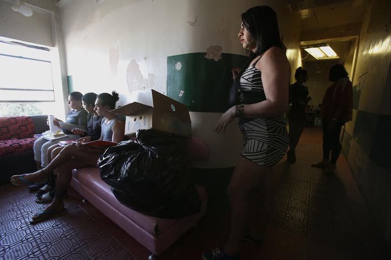 Un último grupo de migrantes trans cruzarán este miércoles a Estados Unidos para solicitar asilo con el apoyo de un abogado tras pasar varios meses varadas en Ciudad Juárez, en el norteño estado mexicano de Chihuahua. (ARCHIVO)