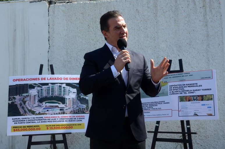Adrián de la Garza Santos, candidato de la coalición PRI-PRD al gobierno de Nuevo León, afirmó que personal de la Fiscalía General de la República, seguramente por órdenes de Morena y de su presidente, ha estado acosando a sus simpatizantes para que hagan incriminaciones en su contra, a fin de meterlo a la cárcel o descarrilar su candidatura. (ARCHIVO)