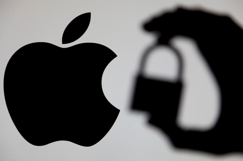 La nueva función de Apple integrada a la actualización del sistema iOS 14.5 ha causado diversas reacciones entre aplicaciones como Facebook, al permitir a sus usuarios elegir si desean que sus datos queden visibles o no para los anunciantes (ESPECIAL)