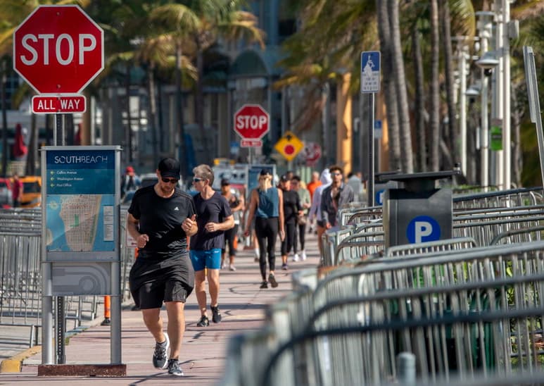 Más de 37 millones de personas se desplazarán en EUA a por lo menos 80 kilómetros de sus residencias durante el fin de semana largo por el Memorial Day (27 al 30 de mayo), lo que significa un 60 % más que en 2020, cuando el país estaba confinado por la pandemia. (ARCHIVO)