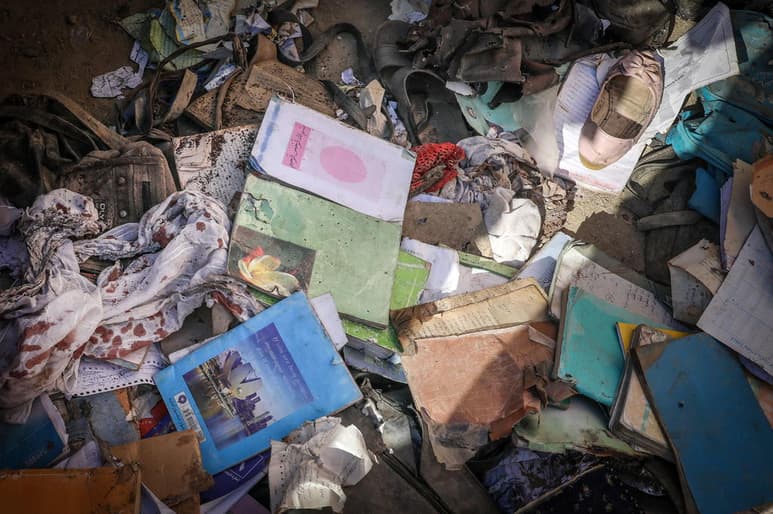 Afganistán observó este martes un día de luto nacional en recuerdo a los 85 muertos, en su mayoría niñas, en el atentado contra una escuela femenina el pasado sábado en Kabul, mientras el país se prepara para un alto el fuego de tres días. (ARCHIVO)