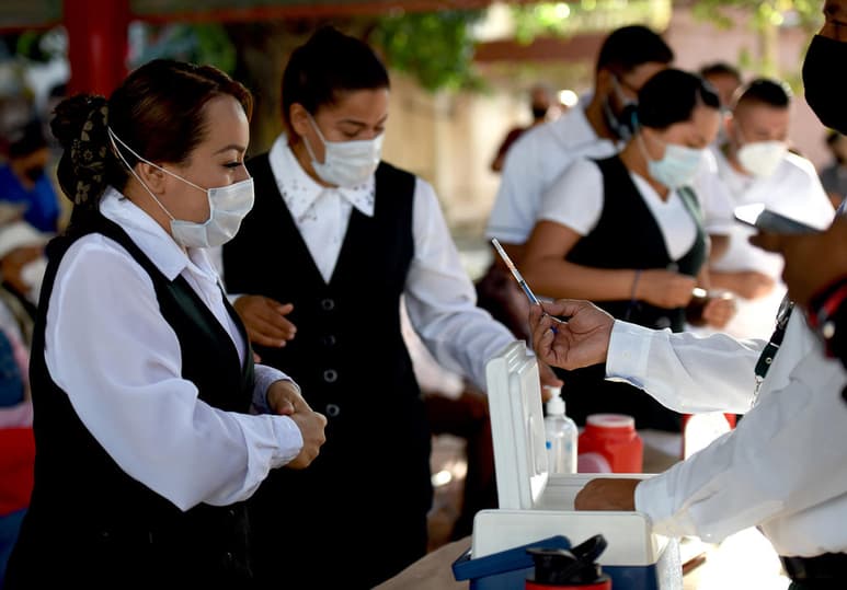 La titular de la citada dependencia, Cintia Cuevas Sánchez pidió paciencia a la población y dijo que están a la espera de que se valide el calendario de inoculación por lo que hay probabilidades de que esta semana se tenga información al respecto, aunque insistió en que no hay nada confirmado.
(ARCHIVO)