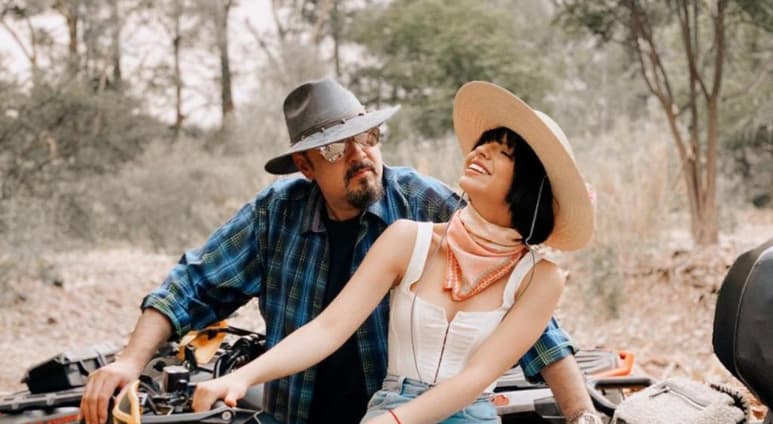 Pepe Aguilar compartió un momento muy especial con sus seguidores en redes sociales, se trata de un video familiar junto a su madre Flor Silvestre, su hija Ángela y su esposa. (ESPECIAL)