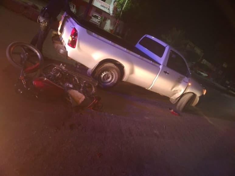 El accidente se registró la mañana del martes en el cruce del bulevar Sánchez Madariaga y calle Francisco Urquizo. (EL SIGLO DE TORREÓN)