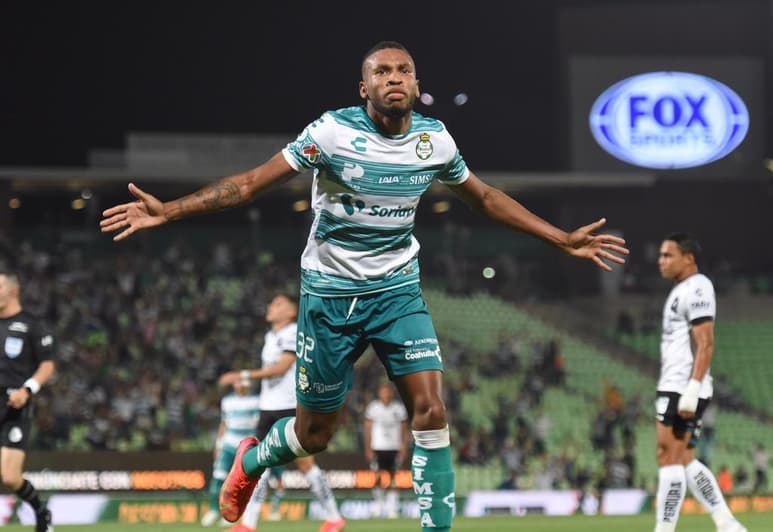 Ayrton Preciado ha jugado cinco partidos como titular en el Guardianes 2021. (ESPECIAL)