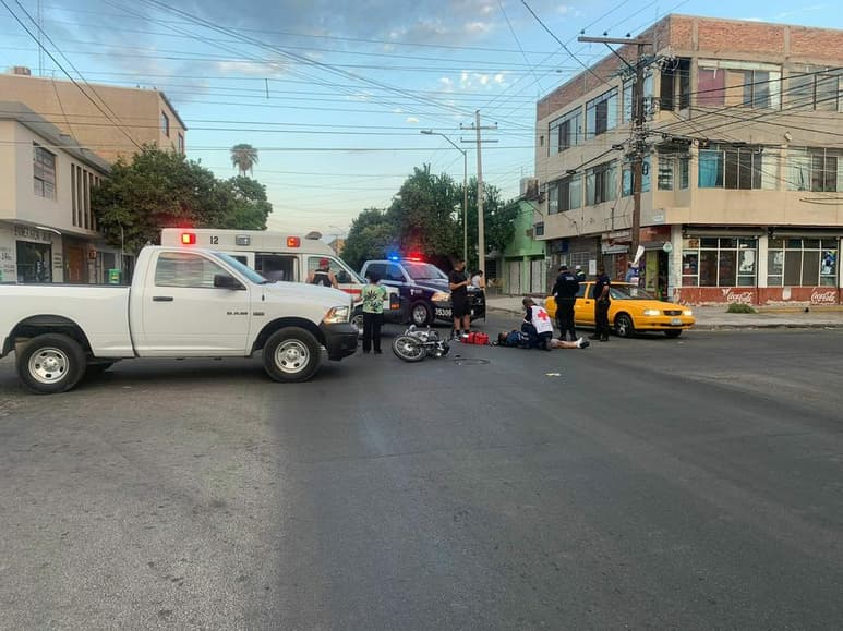 El tripulante de la moto salió proyectado hacia la carpeta asfáltica donde permaneció hasta la llegada de las corporaciones de rescate.
(EL SIGLO DE TORREÓN)