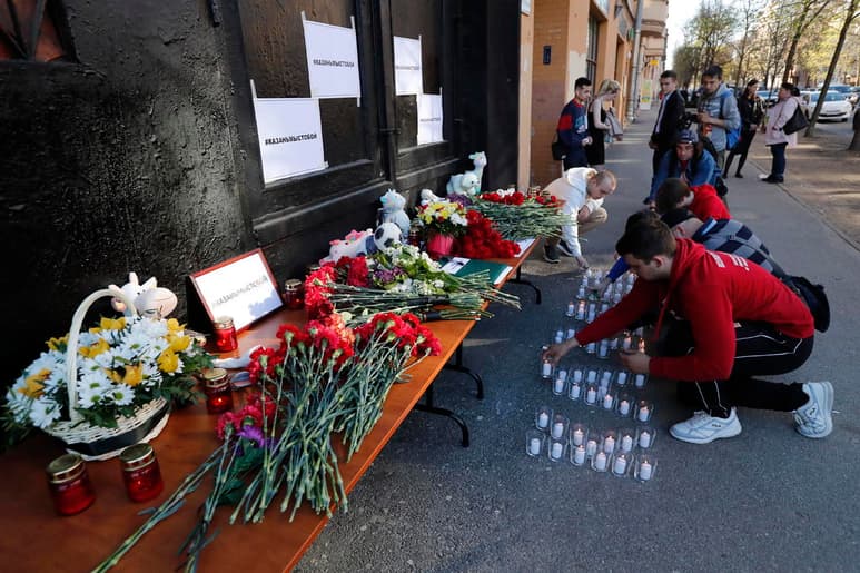 El autor de un tiroteo en la escuela 175 de la ciudad rusa de Kazán (suroeste) que dejó el martes nueve muertos, entre ellos siete menores, se ha declarado culpable ante el juez. (ARCHIVO)