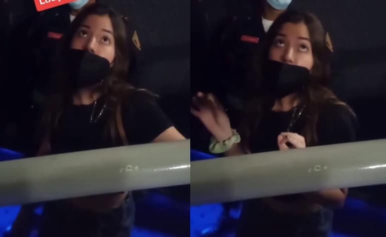 De acuerdo a los reportes hechos en redes, las mujeres habrían discutido con el trabajador después de que éste les pidiera que bajaran los pies de las butacas de la sala de cine (CAPTURA)