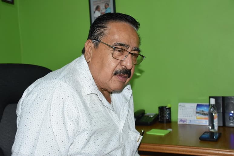 Será difícil que el servicio de transporte escolar se reactive, pese al inminente retorno a clases presencial, sostuvo Javier Hernández del Ángel, secretario general de la Federación de Trabajadores Transportistas, Similares y Conexos de la Región Centro de Coahuila, adherido a la CTM. (SERGIO A. RODRÍGUEZ)