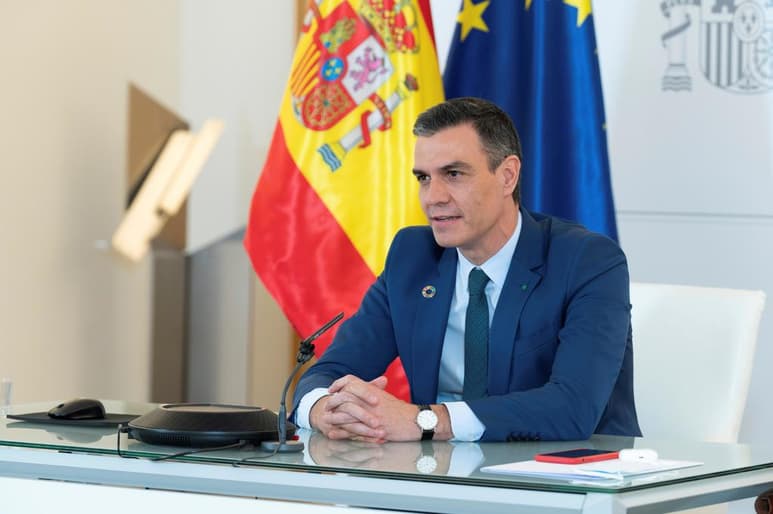 El Congreso de los Diputados ha aprobado este jueves la primera Ley de Cambio Climático y Transición Energética de España, que establece la hoja de ruta para acabar con la venta de coches contaminantes en 2040, recortar la emisiones de gases contaminantes y alcanzar la plena descarbonización. (ARCHIVO)