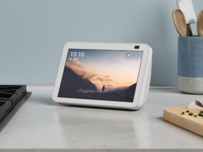 Amazon acaba de presentar en nuestro país los nuevos Echo Show 8 y Echo Show 5, que forman parte de la familia de dispositivos Echo de más rápido crecimiento a nivel mundial y que, entre los cambios que presentan están cámaras más potentes para mejores videollamadas, junto con nuevas herramientas para mejorar la experiencia de su asistente de voz, Alexa.