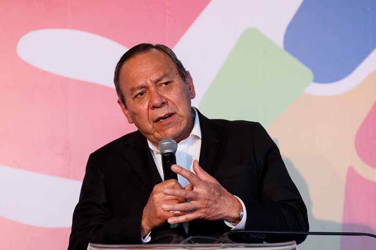 Jesús Zambrano Grijalva, presidente nacional del Partido de la Revolución Democrática (PRD), informó que su partido interpuso una denuncia de carácter penal ante la Fiscalía General de la República (FGR) por la injerencia electoral del Presidente de la República, Andrés Manuel López Obrador. (ARCHIVO)