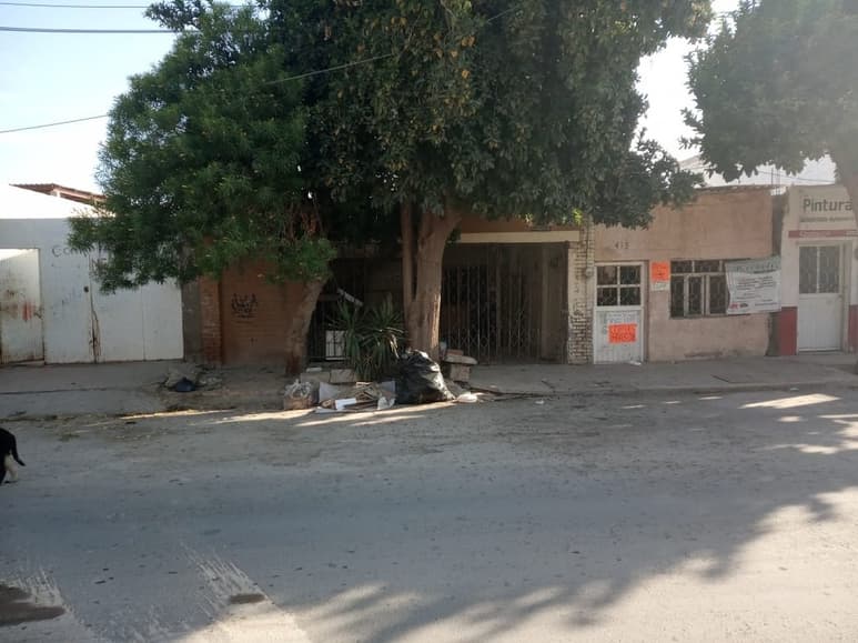 El joven, que presuntamente padece de sus facultades mentales, llegó hace meses a un domicilio en la colonia El Chalet, pero tiene amedrentados a los vecinos, pues registra conductas muy agresivas. (EL SIGLO DE TORREÓN)