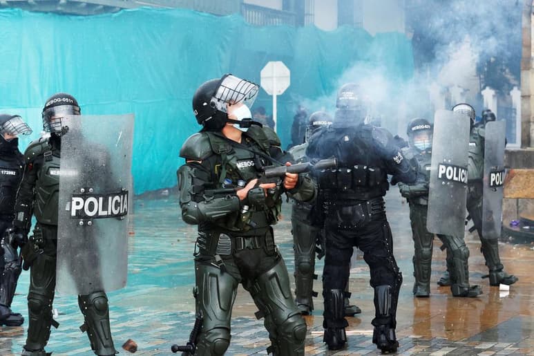 Expertos en derechos humanos de Naciones Unidas y de la Organización de los Estados Americanos (OEA) condenaron hoy la 'violenta represión de las protestas pacíficas en Colombia' y pidieron a su Gobierno una investigación independiente de los abusos denunciados. (ARCHIVO)