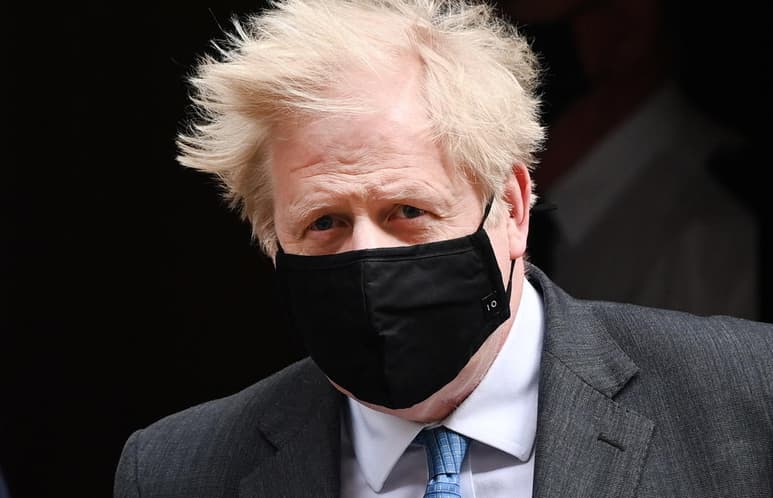 El primer ministro británico, Boris Johnson, aseguró este viernes que el Reino Unido seguirá adelante con la desescalada como estaba previsto a partir del lunes, pero alertó de que la variante india 'podría causar una seria alteración'. (ARCHIVO)