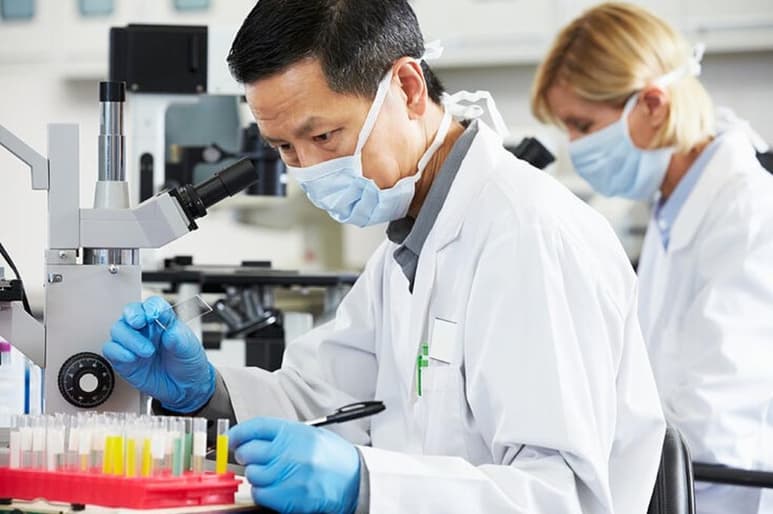 El freno a la producción de proteínas reduciría la réplica viral del SARS-CoV-2 en células infectadas, según los estudios realizados por especialistas (ESPECIAL)