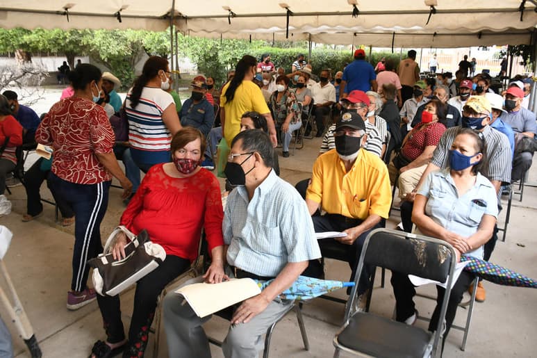 La delegación regional de Bienestar Social en La Laguna de Coahuila detalló el calendario por abecedario de vacunación contra el COVID-19 en Torreón para las personas que tienen entre 50 a 59 años de edad y mujeres embarazadas de nueve semanas de gestación en adelante. (ARCHIVO)