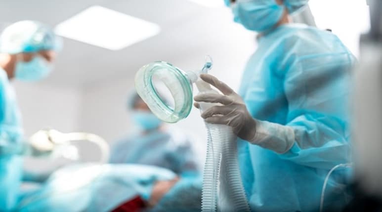 Tras el abuso, el estado de salud de la paciente con COVID-19 empeoró y falleció al día siguiente (ESPECIAL)