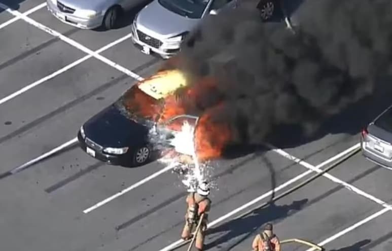 Un joven conductor de Maryland sufrió quemaduras de primer y segundo grado luego de que su auto se incendiara por completo al utilizar gel antibacterial para limpiar sus manos y después intentar prender un cigarro. (Especial)