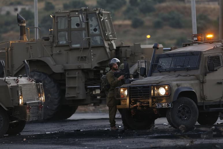 Israel y las milicias de Gaza entran en la segunda semana de escalada bélica, con 212 muertos en el lado palestino por diez israelíes, sin que los esfuerzos diplomáticos para una tregua hayan dado frutos. (EFE)