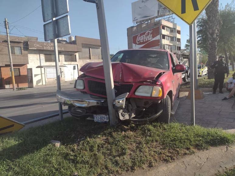 El conductor responsable fue presentado ante la autoridad competente para que responda por los daños materiales. (EL SIGLO DE TORREÓN)