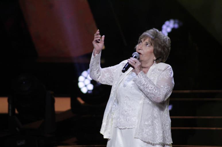 El sueño musical en La Voz Senior, terminó para la lagunera Rosa Velia Aguilar Correa, pero eso no será impedimento para que ella sigua luchando por sus sueños artísticos. (CORTESÍA)