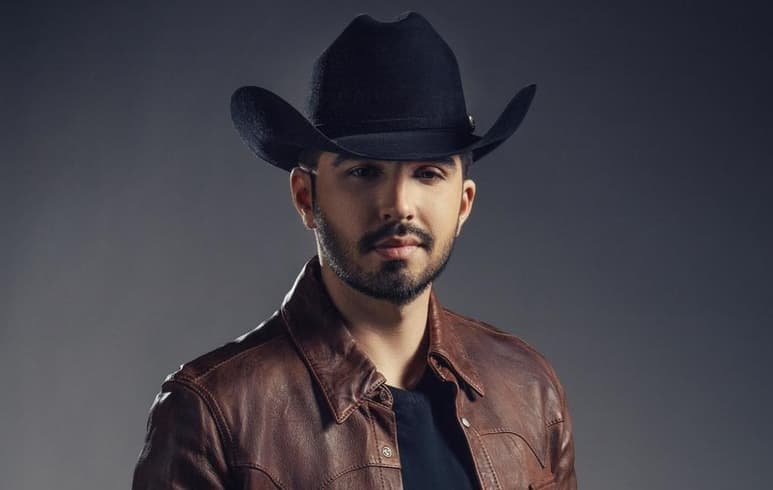 Difusión. Joss Favela está en la promoción de su más reciente álbum, Llegando al rancho.