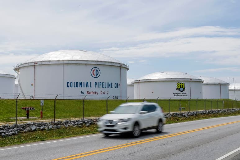 Colonial Pipeline, la empresa que opera el oleoducto estadounidense objetivo de un reciente ciberataque, confirmó este miércoles que pagó a los piratas informáticos un rescate de 4.4 millones de dólares porque no estaba segura del alcance del ataque ni de cuánto tiempo haría falta para restaurar el servicio. (ARCHIVO)