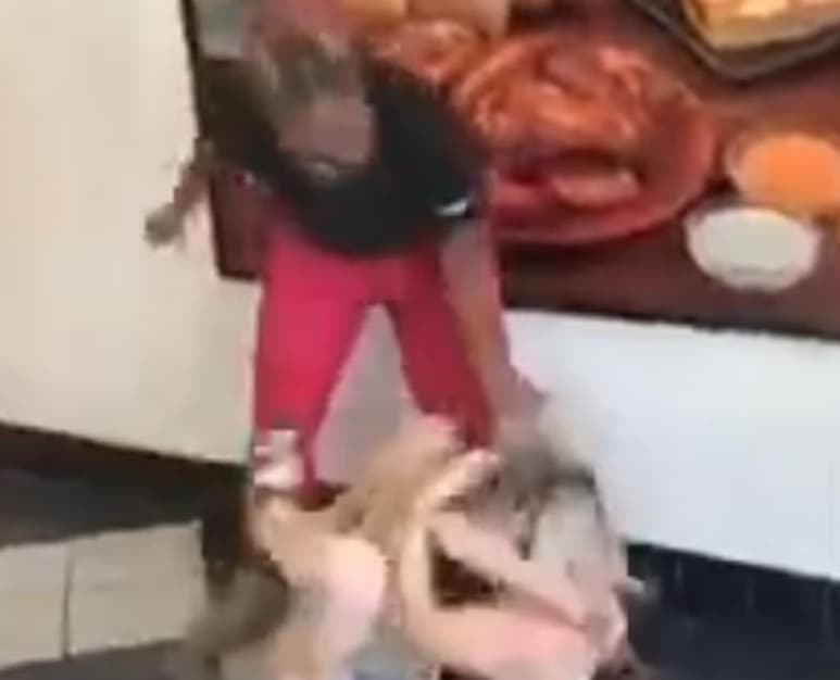 La agresora aún no ha sido detenida (CAPTURA)