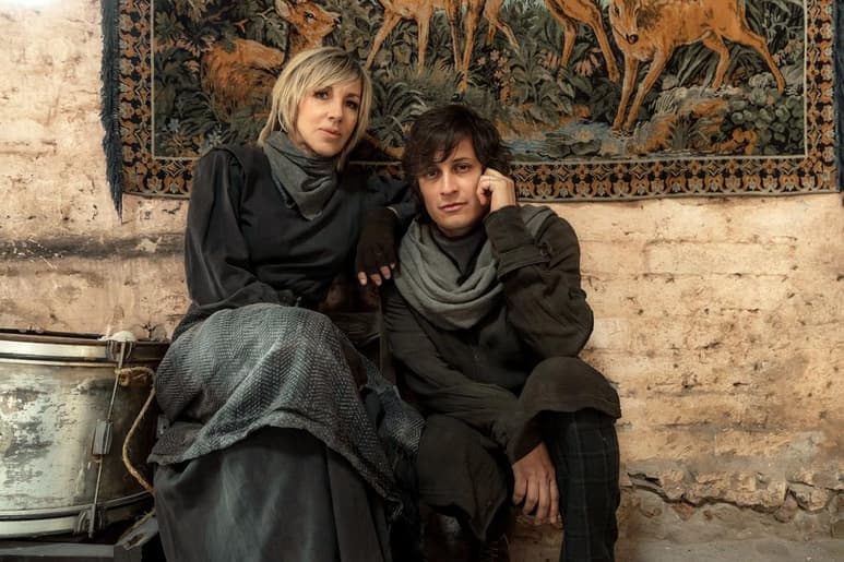 La española Ana Torroja y el mexicano Siddhartha se conocieron en el 2018 en el festival Cumbre Tajín realizado en Veracruz, el único testimonio que quedó de ese encuentro fue una foto que guardó el cantante y el deseo de algún día colaborar con ella, tres años más tarde presentan el tema Mapa. (ARCHIVO)