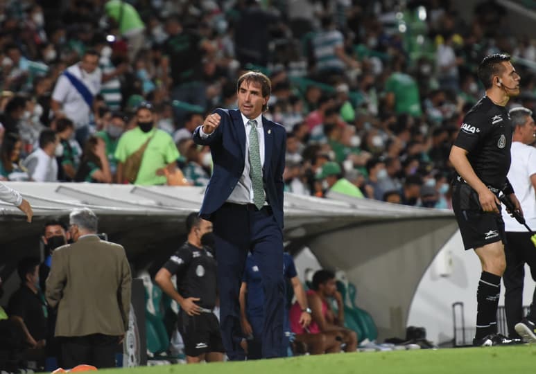 Guillermo Almada aceptó que cometieron errores defensivos y trabajarán para tratar de solucionarlos. (JESÚS GALINDO)