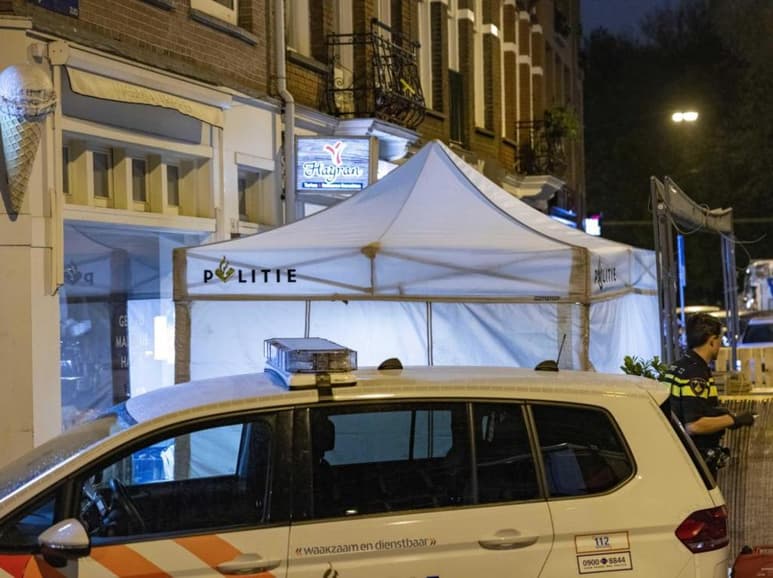 En un comunicado, la Policía explicó que el incidente tuvo lugar en el barrio de De Pijp y confirmó el arresto del detenido, tras registrar su casa por la noche y confiscar soportes de datos y un coche, además de conversar con varios testigos del incidente.
(EFE)