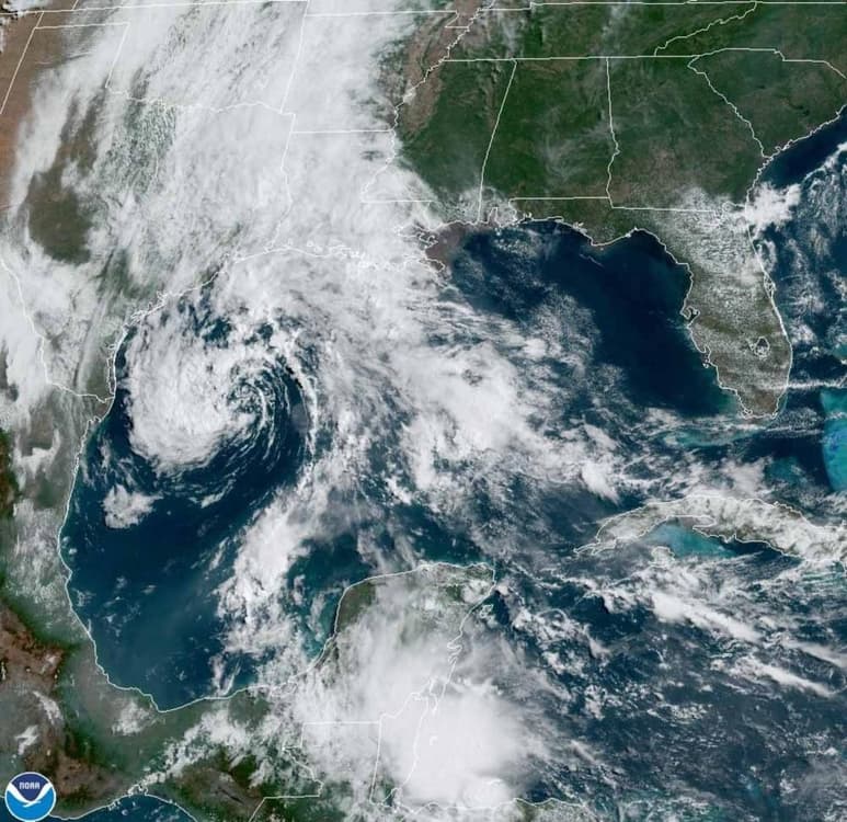 El Centro Nacional de Huracanes (NHC) de Estados Unidos informó este sábado de la formación de la primera tormenta del año en la cuenca atlántica, que lleva el nombre de 'Ana', está localizada cerca de las islas Bermudas y va a tener corta duración y escasos efectos en tierra. (ARCHIVO)