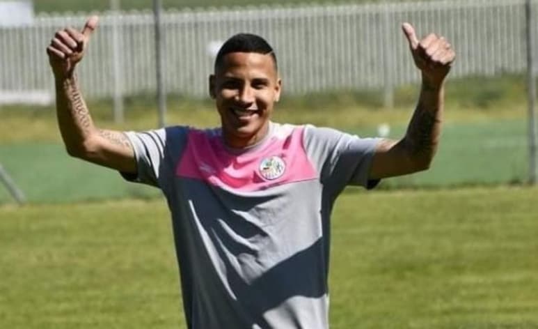 El futbolista mexicano Diego 'El Puma' Chávez incurrió en una indisciplina mientras se disputaba el juego de su equipo el Salamanca en contra del Sporting de Gijón B, en la Segunda División B de España, último de la temporada.