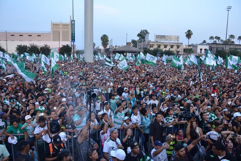 A diferencia de las ocasiones anteriores, en caso de que Santos Laguna sea campeón del futbol mexicano, las autoridades descartaron realizar un desfile para evitar las aglomeraciones. Reiteran el llamado a los aficionados a evitar situaciones de vandalismo.