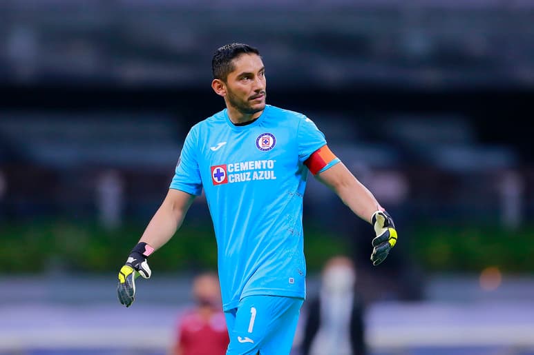 El veterano Jesús Corona tuvo un excelente torneo con Cruz Azul, teniendo la mejor defensa en la fase regular. (ARCHIVO)